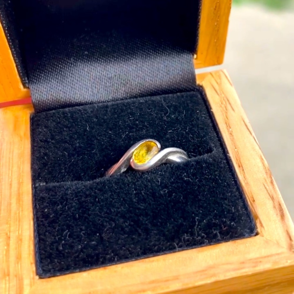 Harriet Kelstall Yellow sapphire engagement ring